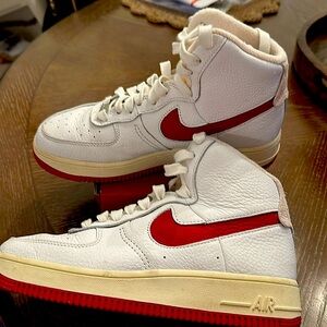 Nike Air women’s size 7 1/2 white and red